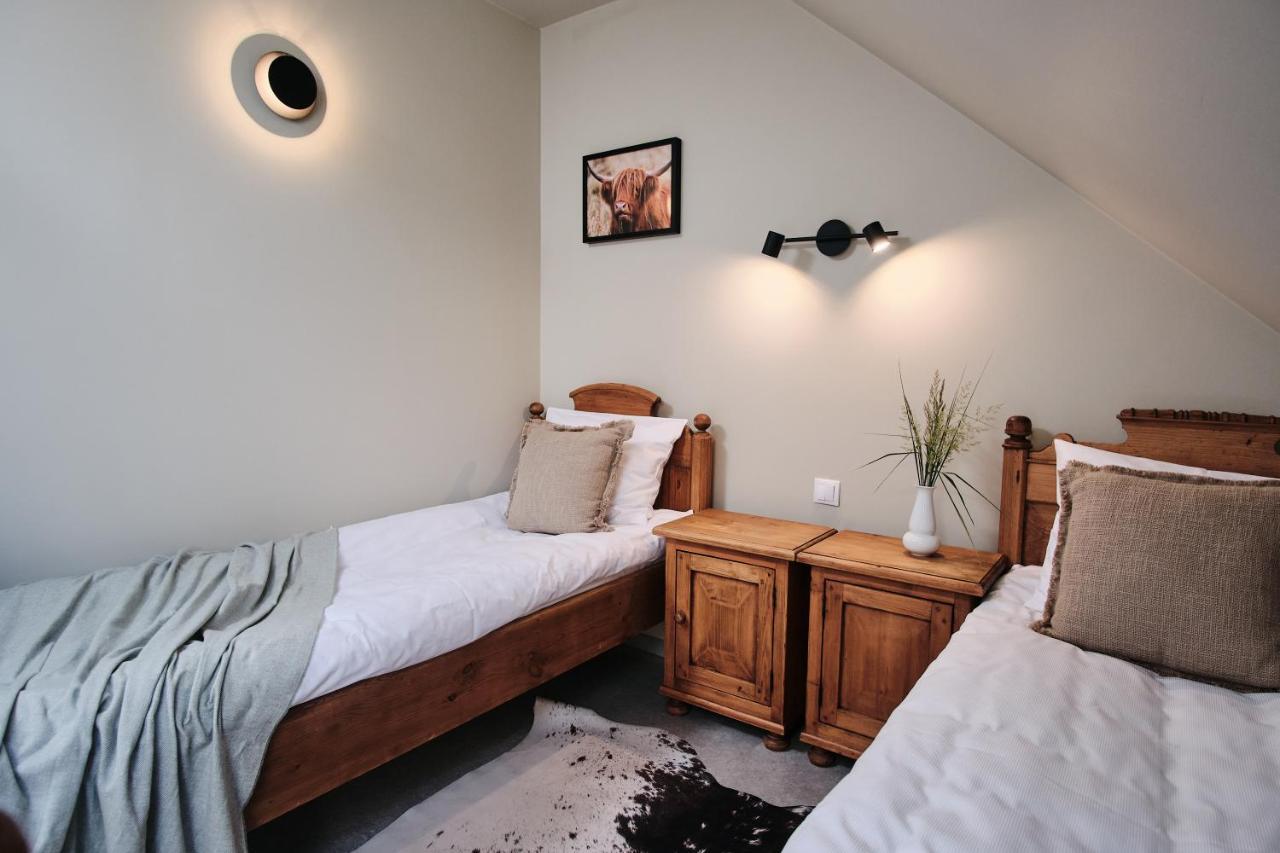 Hotel Pernigele Yelgavkrasty 外观 照片