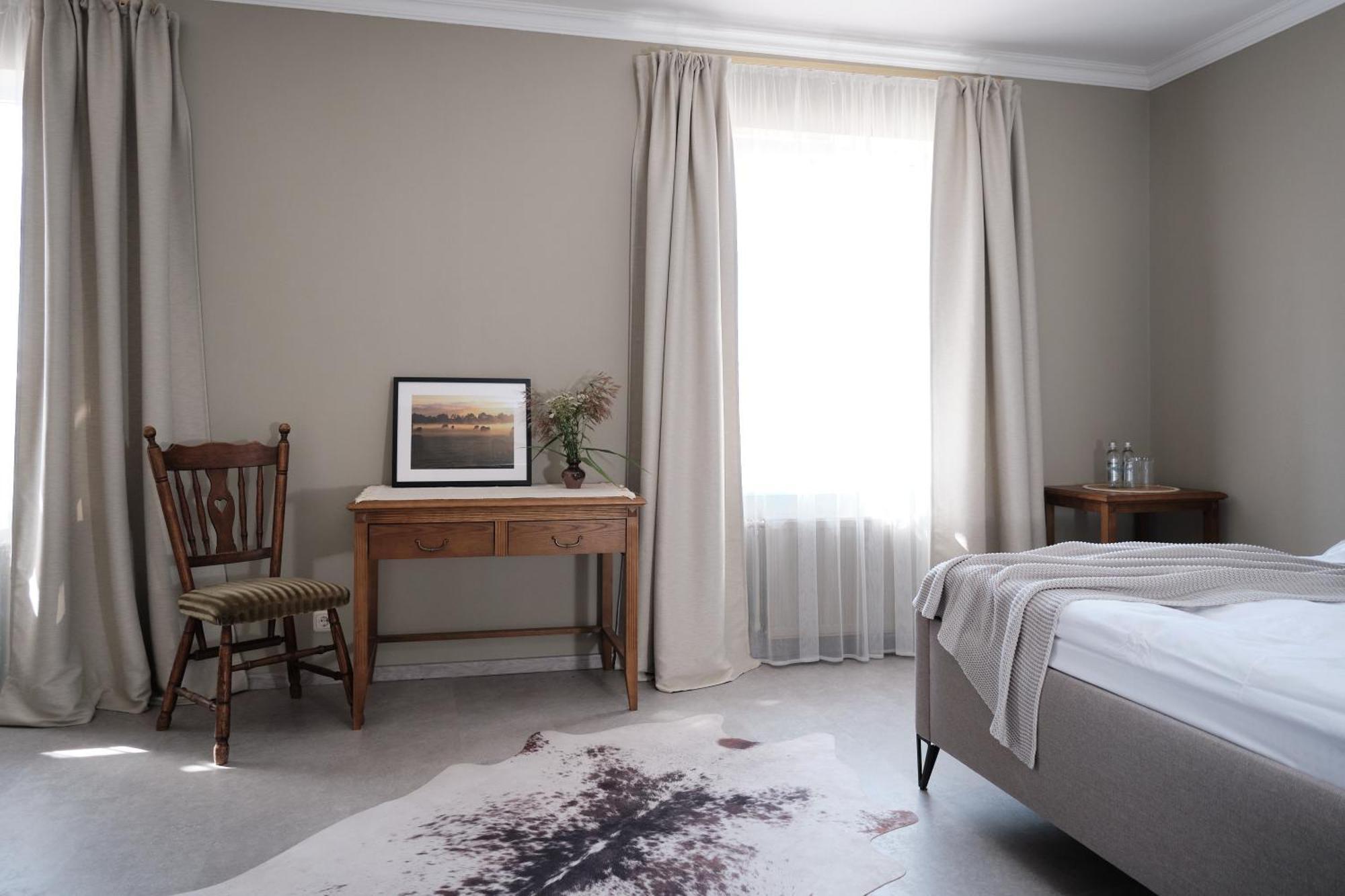 Hotel Pernigele Yelgavkrasty 外观 照片