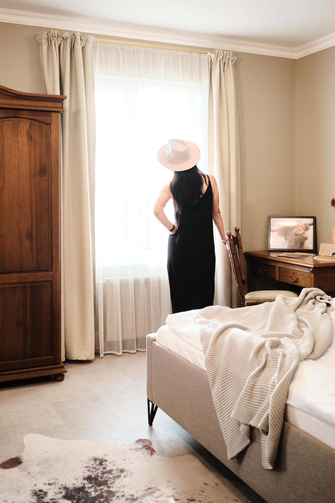 Hotel Pernigele Yelgavkrasty 外观 照片