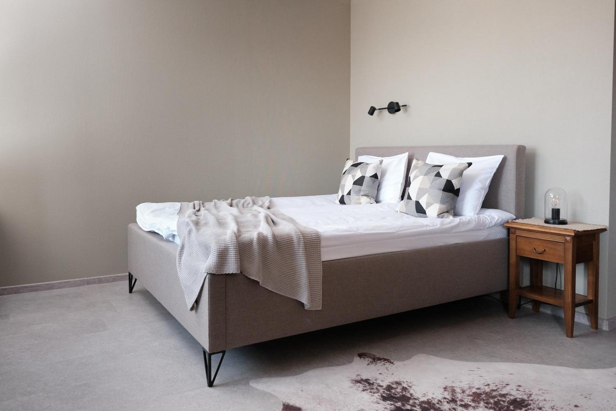 Hotel Pernigele Yelgavkrasty 外观 照片