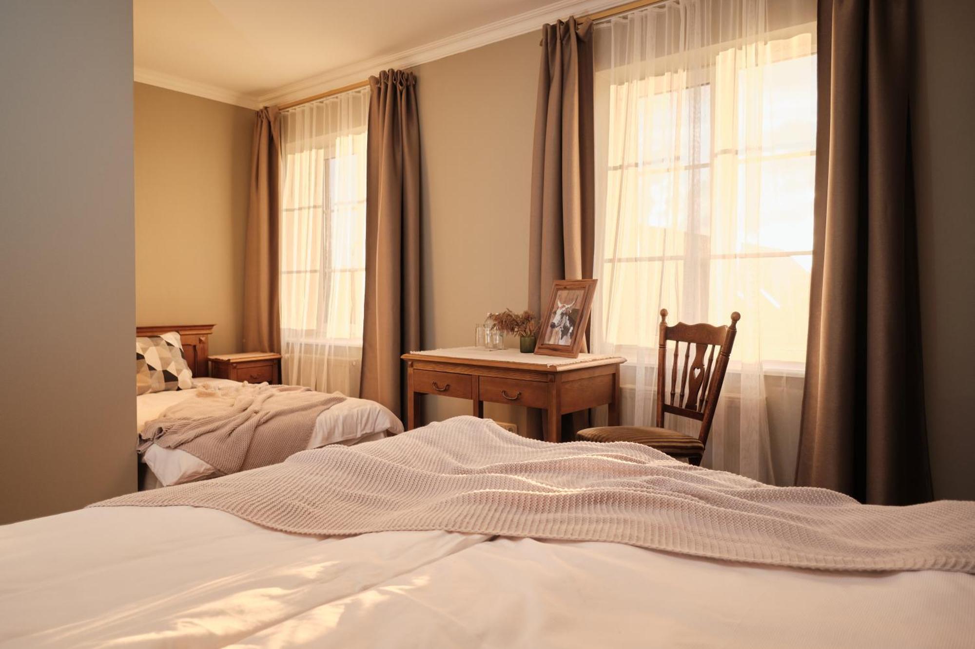 Hotel Pernigele Yelgavkrasty 外观 照片
