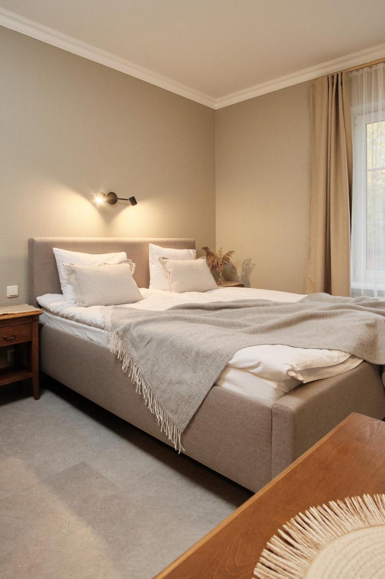 Hotel Pernigele Yelgavkrasty 外观 照片