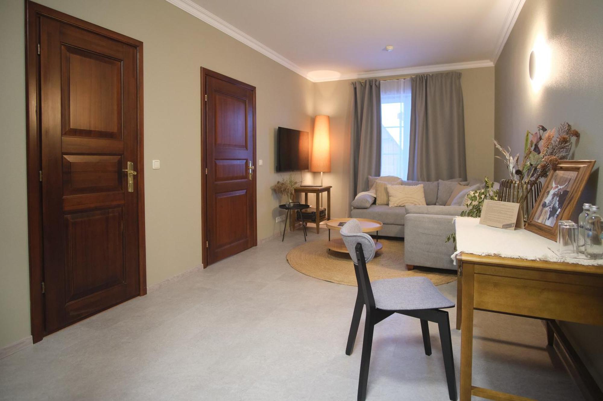 Hotel Pernigele Yelgavkrasty 外观 照片