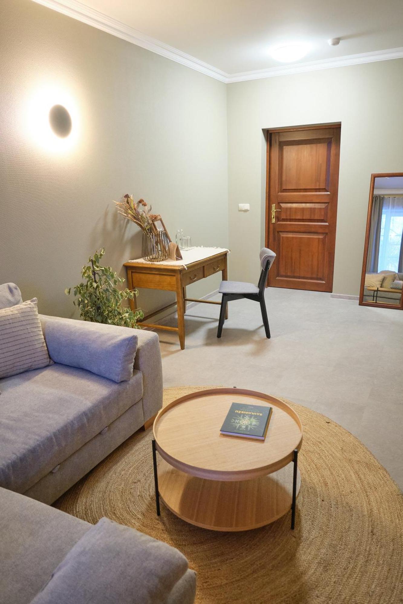 Hotel Pernigele Yelgavkrasty 外观 照片