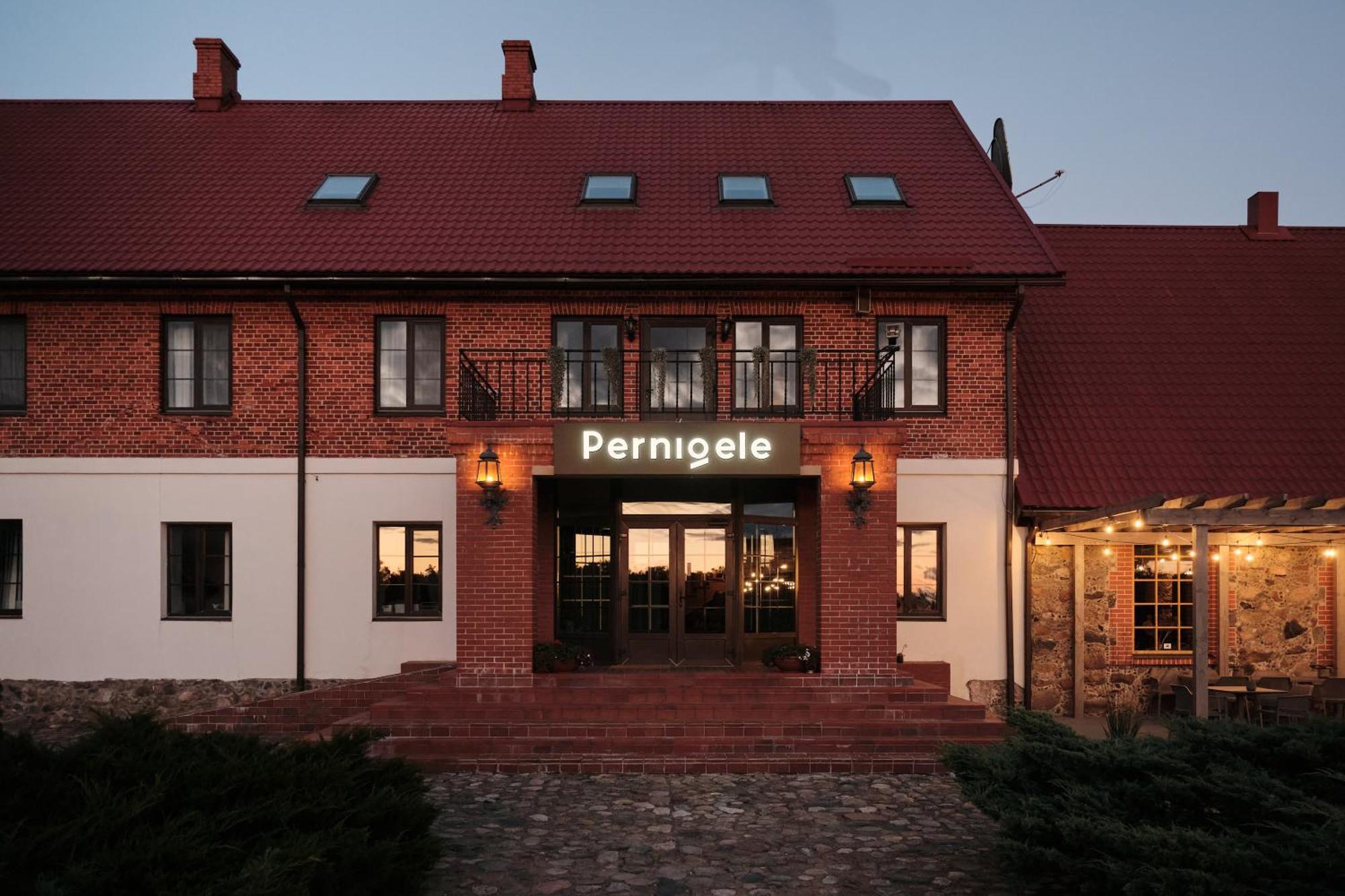 Hotel Pernigele Yelgavkrasty 外观 照片
